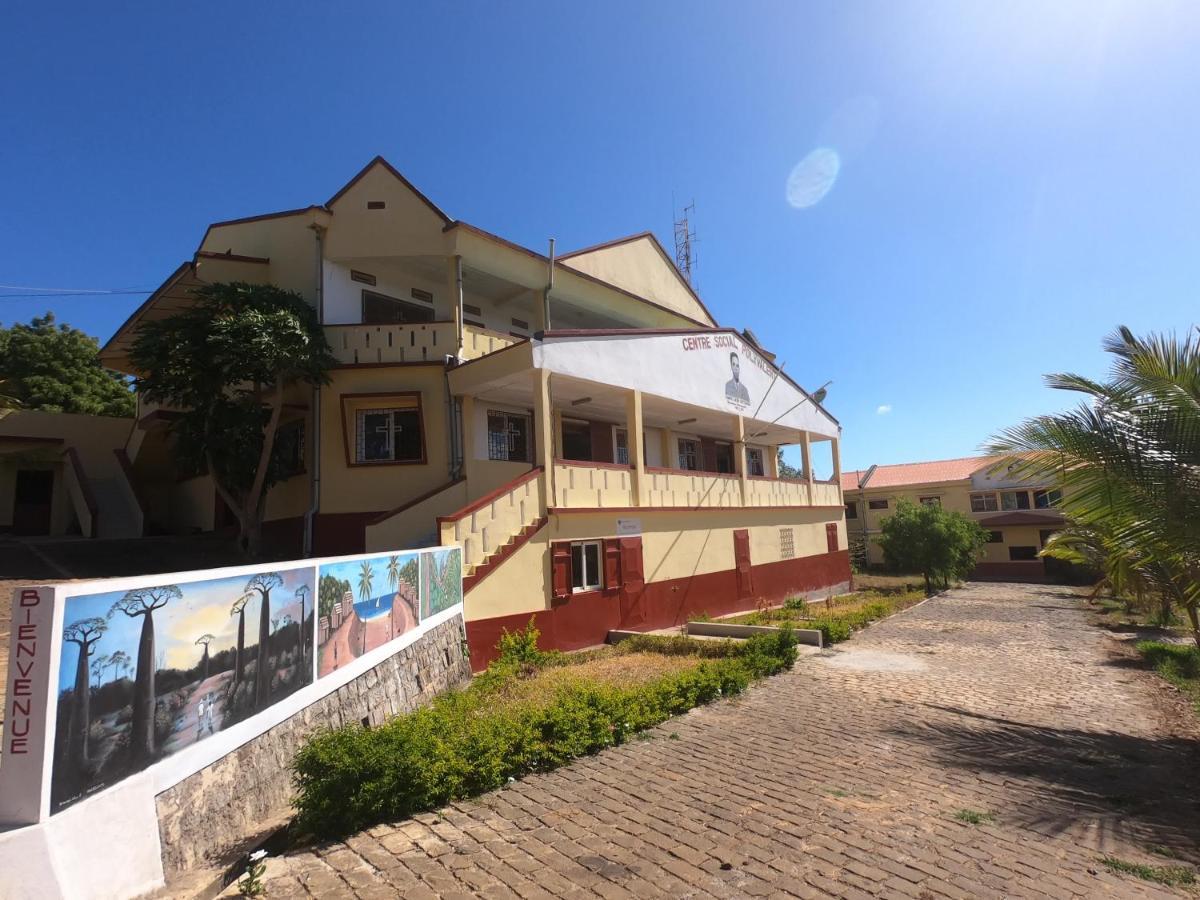 לינה וארוחת בוקר Antsiranana Centre Lucien Botovasoa מראה חיצוני תמונה